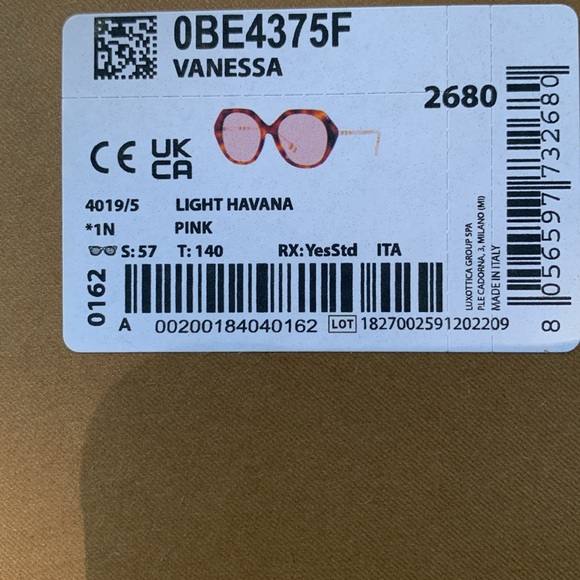 NWT Burberry Sunnies !! Great gift !! - Picture 6 of 7